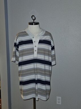 Guess 1990s Vintage Men's Navy and Light Gray Striped Henley Tee